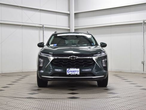 Used 2025 Chevrolet Trax LT w/ Driver Confidence Package FWD image 2