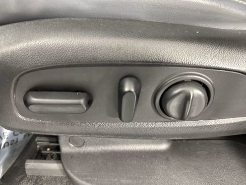 Used 2018 Buick Enclave Essence AWD/4WD image 22
