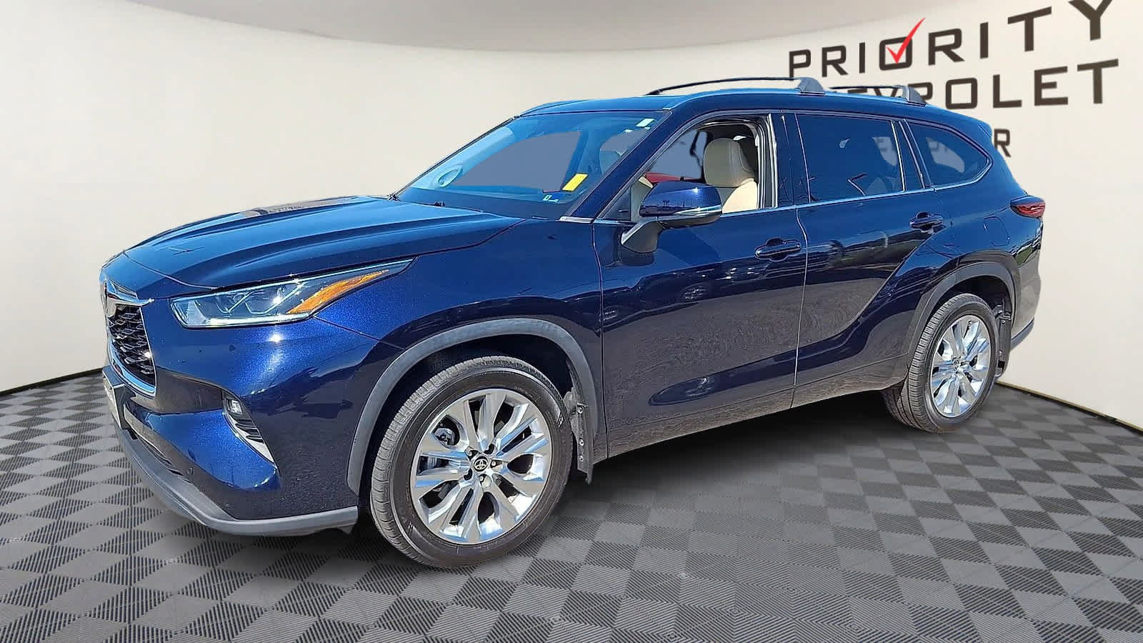 Used 2022 Toyota Highlander Limited AWD/4WD image 4