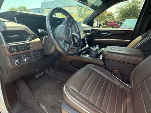 Used 2025 GMC Yukon Denali Ultimate AWD/4WD image 8