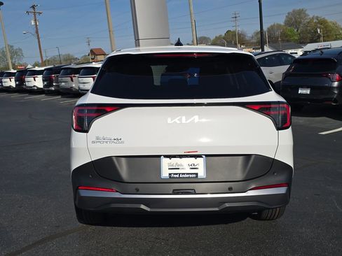 New 2026 Kia Sportage LX image 4