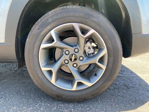 Used 2026 Chevrolet Trax LT FWD image 9