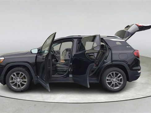 Used 2024 GMC Terrain SLT image 11
