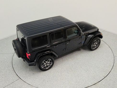 Used 2024 Jeep Wrangler Unlimited w/ Convenience Group AWD/4WD image 26