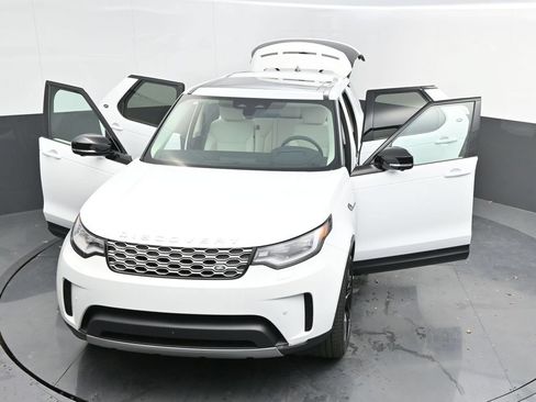 Used 2025 Land Rover Discovery S AWD/4WD image 30