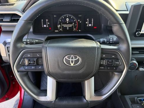 Used 2025 Toyota 4Runner SR5 AWD/4WD image 9