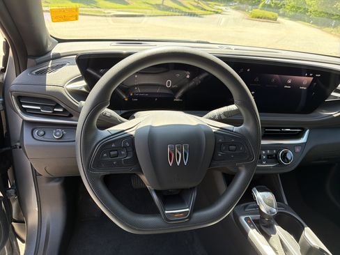 Used 2024 Buick Envista Sport Touring w/ Advanced Safety Package FWD image 23