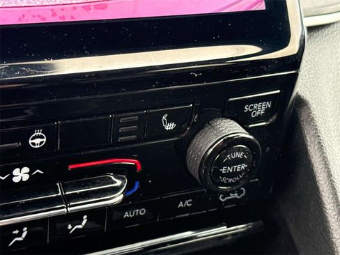 Used 2024 Jeep Grand Cherokee Limited image 37