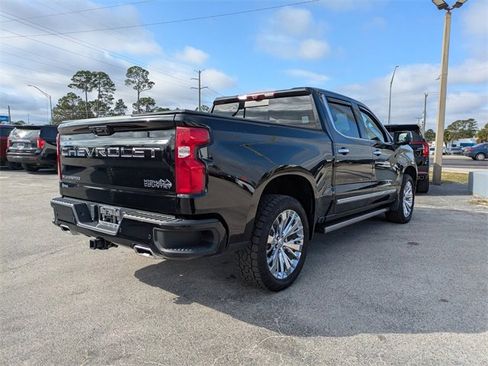Used 2023 Chevrolet Silverado 1500 High Country w/ High Country Premium Package image 3