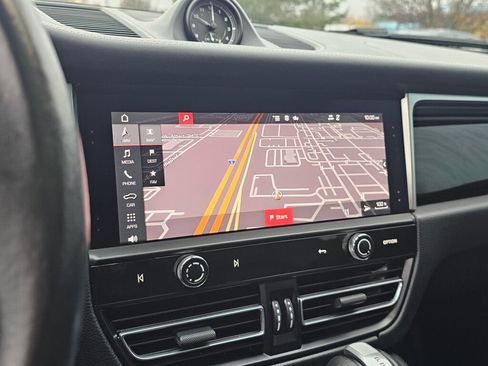 Used 2023 Porsche Macan image 33