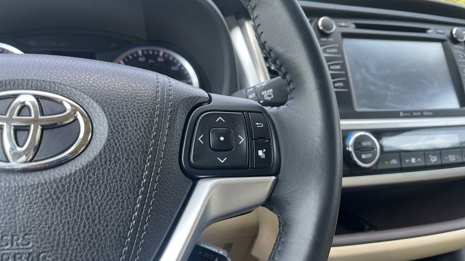 Used 2016 Toyota Highlander XLE w/ Protection Package #3 AWD/4WD image 40