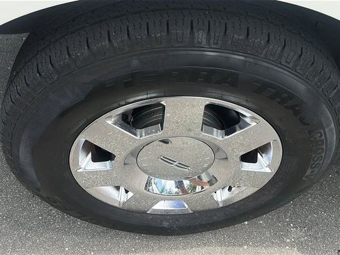 Used 2005 Lincoln Navigator Luxury AWD/4WD image 16