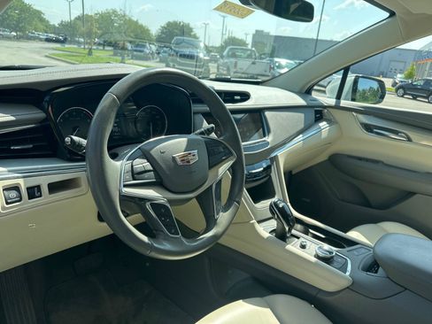 Used 2022 Cadillac XT5 Premium Luxury FWD image 11