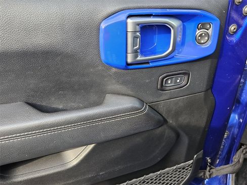 Used 2018 Jeep Wrangler Unlimited Sahara image 12