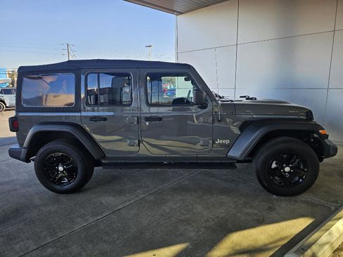 Used 2019 Jeep Wrangler Unlimited Sport S image 6