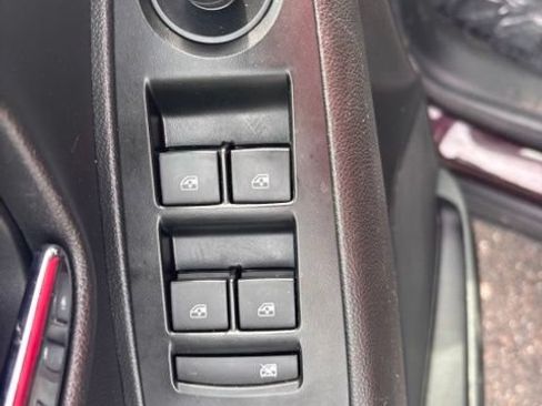 Used 2021 Chevrolet Trax LT FWD image 21