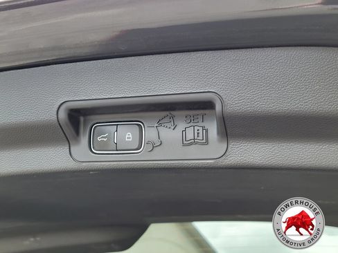 Used 2023 Ford Explorer XLT AWD/4WD image 15