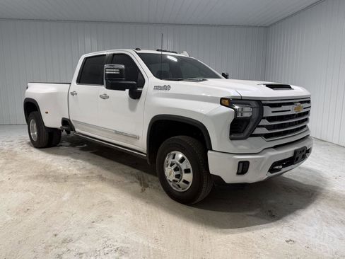 Used 2025 Chevrolet Silverado 3500 High Country w/ High Country Premium Package image 8