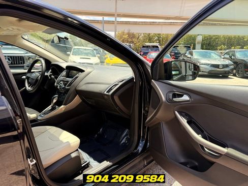 Used 2017 Ford Focus Titanium FWD image 35