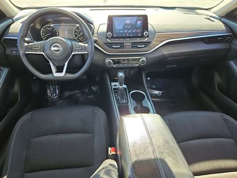 Used 2024 Nissan Altima 2.5 SV image 12