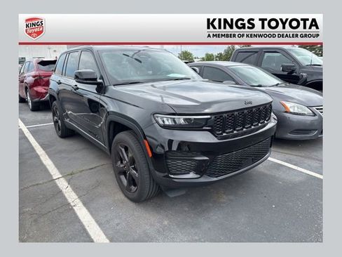 Used 2023 Jeep Grand Cherokee Altitude AWD/4WD image 1