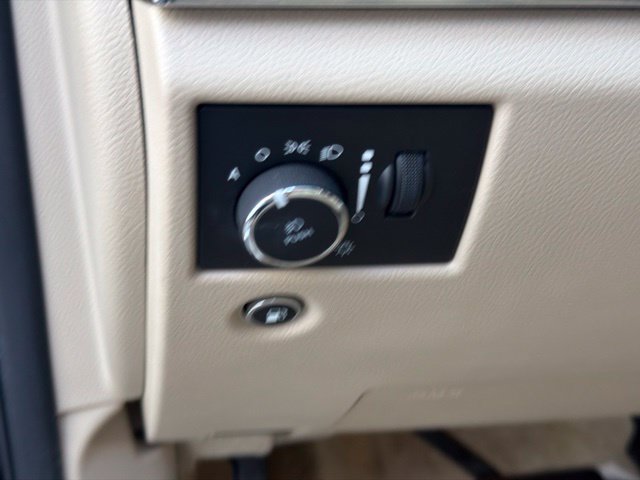 Used 2017 Jeep Grand Cherokee Overland w/ Jeep Active Safety Group RWD image 20