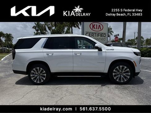 Used 2025 Chevrolet Tahoe High Country RWD image 2