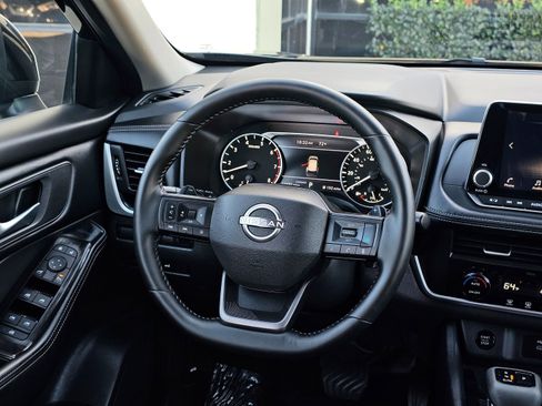 Used 2025 Nissan Rogue SV image 22