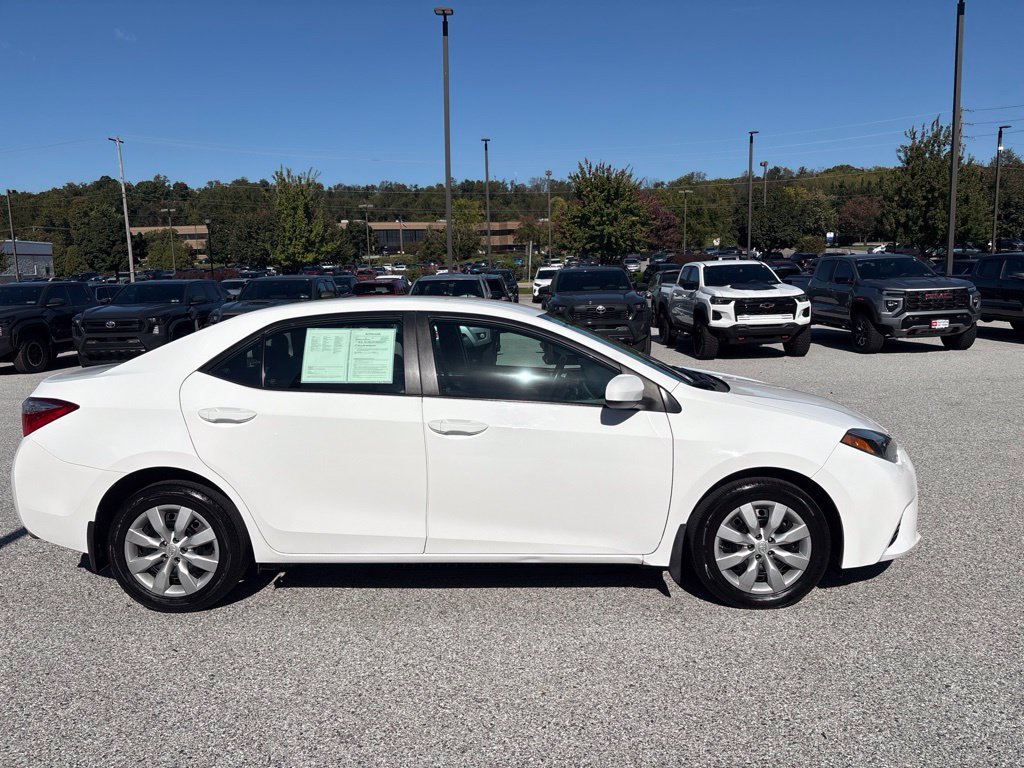 Used 2016 Toyota Corolla LE FWD image 2