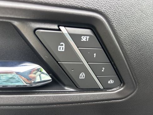 Used 2025 Chevrolet Colorado ZR2 w/ Technology Package AWD/4WD image 21