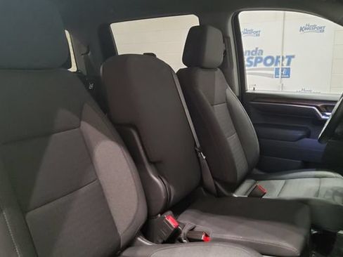 Used 2023 Chevrolet Silverado 1500 LT AWD/4WD image 19
