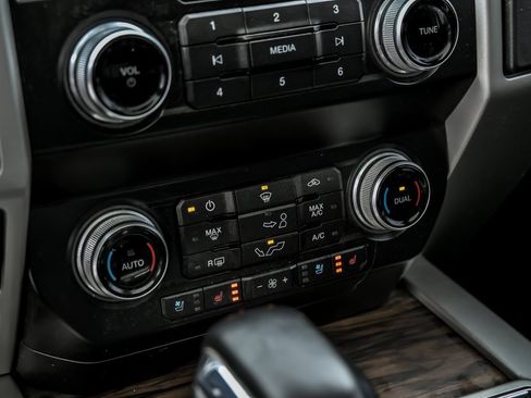 Used 2019 Ford F150 Lariat w/ Equipment Group 502A Luxury image 25