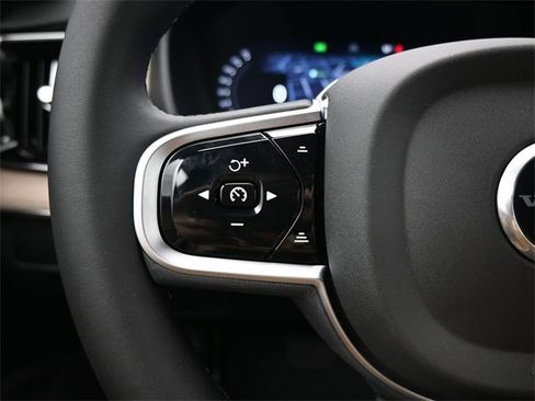 New 2026 Volvo XC90 B6 Plus w/ Protection Package Premier image 26