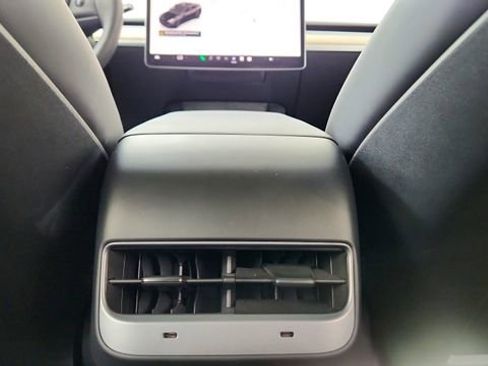 Used 2023 Tesla Model Y Performance image 53
