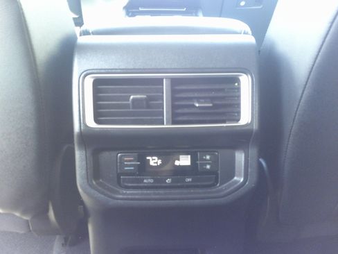 Used 2025 Volkswagen Atlas SE AWD/4WD image 25