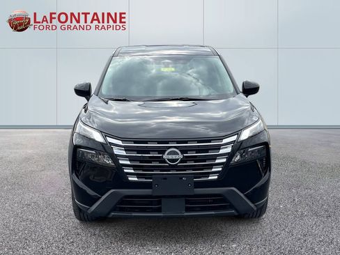 Used 2025 Nissan Rogue SV AWD/4WD image 2