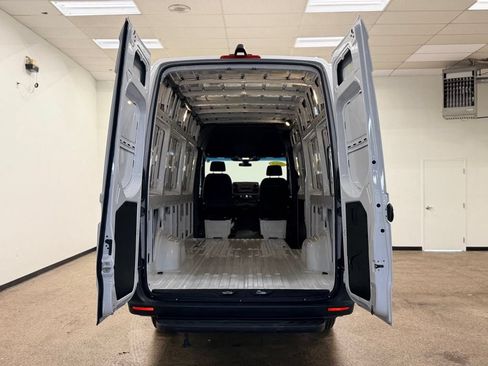 Used 2025 Mercedes-Benz Sprinter 2500 image 5