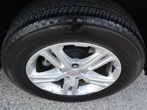 Used 2024 GMC Terrain SLE AWD/4WD image 22