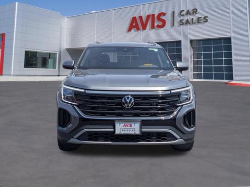 Used 2025 Volkswagen Atlas Cross Sport SE AWD/4WD image 2