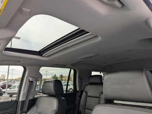 Used 2016 GMC Yukon Denali image 28