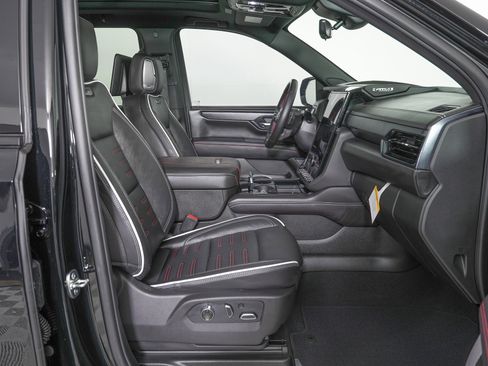 Used 2026 GMC Yukon XL AT4 Ultimate image 9