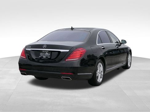 Used 2017 Mercedes-Benz S 550 Sedan image 2