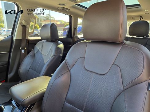 Used 2022 Kia Telluride SX w/ Towing Package FWD image 17