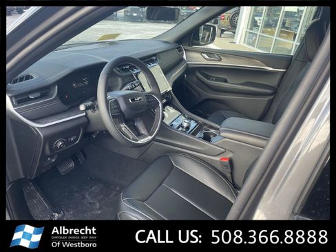 New 2025 Jeep Grand Cherokee Limited image 9