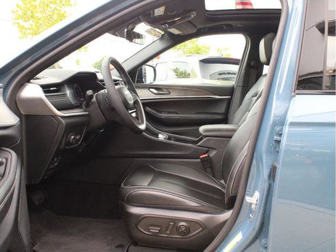 Used 2026 Jeep Grand Cherokee Limited w/ Limited Altitude Package AWD/4WD image 11