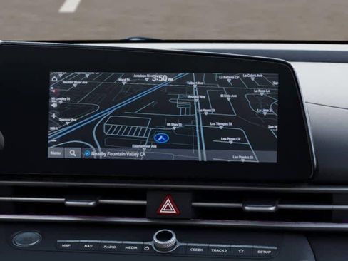 New 2025 Hyundai Elantra Limited image 13