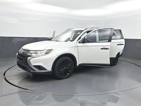 Used 2020 Mitsubishi Outlander LE FWD image 32