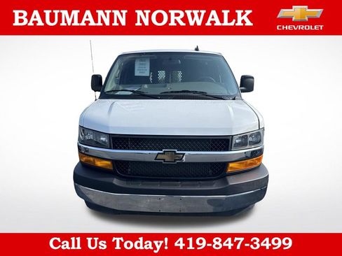 Used 2025 Chevrolet Express 2500 w/ Driver Convenience Package RWD image 7