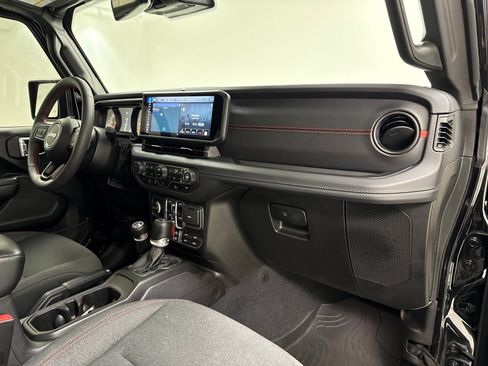 Used 2024 Jeep Wrangler Unlimited Rubicon w/ Technology Group AWD/4WD image 29