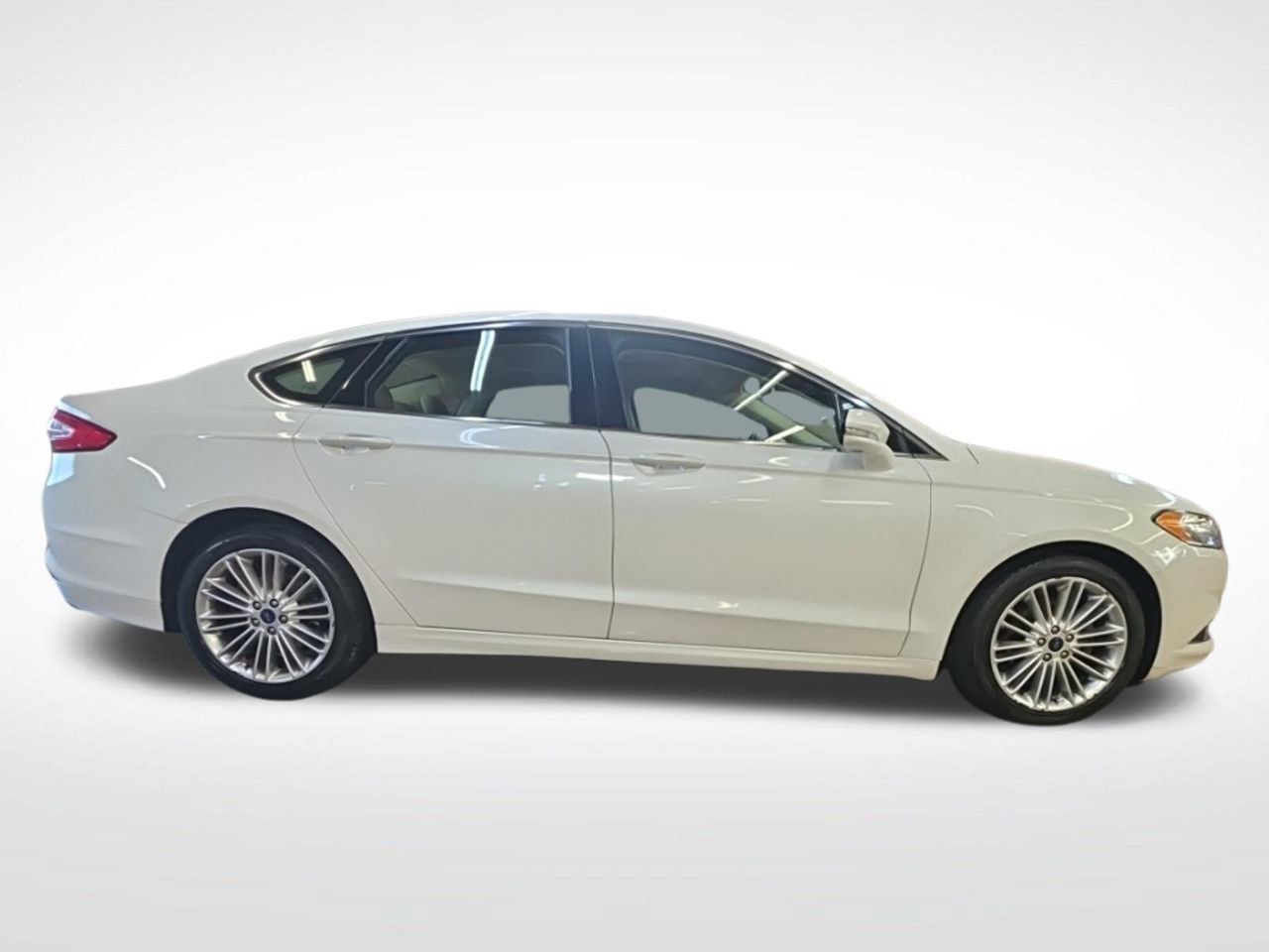 Used 2016 Ford Fusion SE w/ Equipment Group 202A FWD image 6
